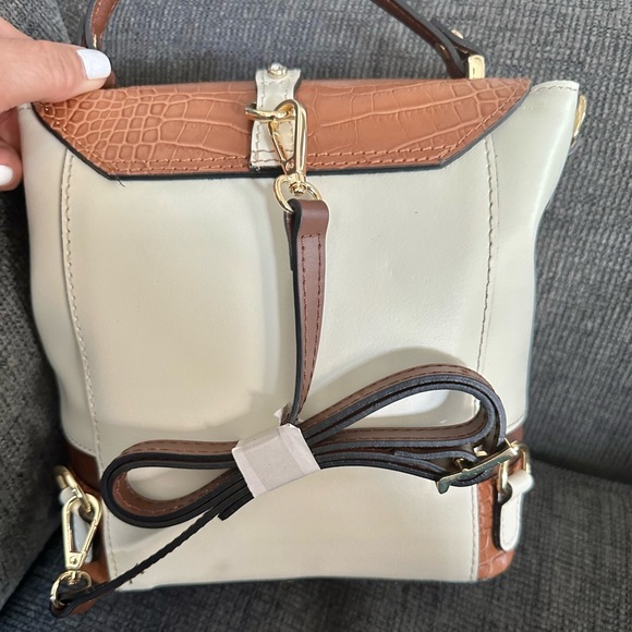 House of Harlow reversible bag. Use it as a tote or backpack - Picture 2 of 11